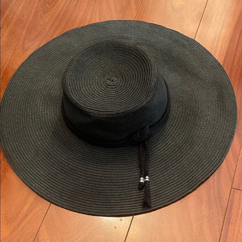 Elegant Black Wide-Brimmed Beach Hat